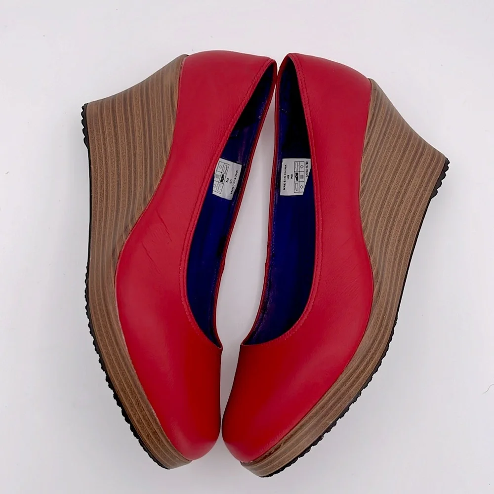 Crocs - women’s A-‎ Leigh wedges red vegan leather shoes size 9